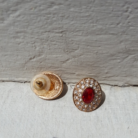 Ruby colored and Rinstone earings - Picture 2 of 3
